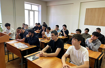 В Автомобильно-дорожного колледже прошел кураторский час посвященный 85-летию системы СПО