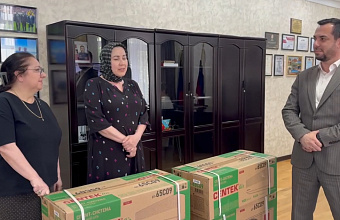 Депутат НС РД приобрел новую сплит-систему для центральной больницы Южно-Сухокумска