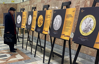 В Махачкале начала работу двухнедельная фотовыставка памятных монет на военную тематику