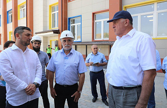 Абдулмуслим Абдулмуслимов проверил ход возведения новой школы в селе Парауле Карабудахкентского района