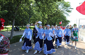 В Махачкале состоялось красочное шествие участников Международного фестиваля «Горцы»