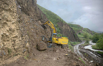 Экскаваторщика насмерть засыпало грунтом при прокладке водопровода в Дагестане