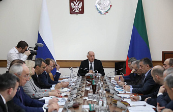 Абдулмуслим Абдулмуслимов провел совещание по вопросу исполнения республиканского бюджета