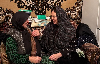 Работники Центра занятости Гунибского района навестили вдову участника Великой Отечественной войны