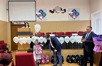 Абдурахман Махмудов и Магомедзагид Кихасуров поздравили детей участников СВО с новым учебным годом