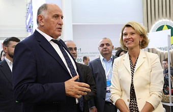 Глава Минсельхоза России Оксана Лут посетила стенд Дагестана на выставке «Золотая осень»