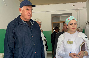 Абдулмуслим Абдулмуслимов посетил центральную больницу Бежтинского участка