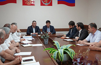 Бахтияр Уллаев провел совещание в городе Дагестанских Огнях по вопросам социально-экономического развития муниципалитета
