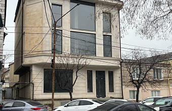 Суд признал коммерческое здание в Махачкале самовольной постройкой и обязал снести