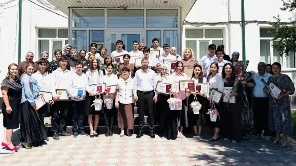 В Тарумовском районе чествовали выпускников-медалистов 2026 года
