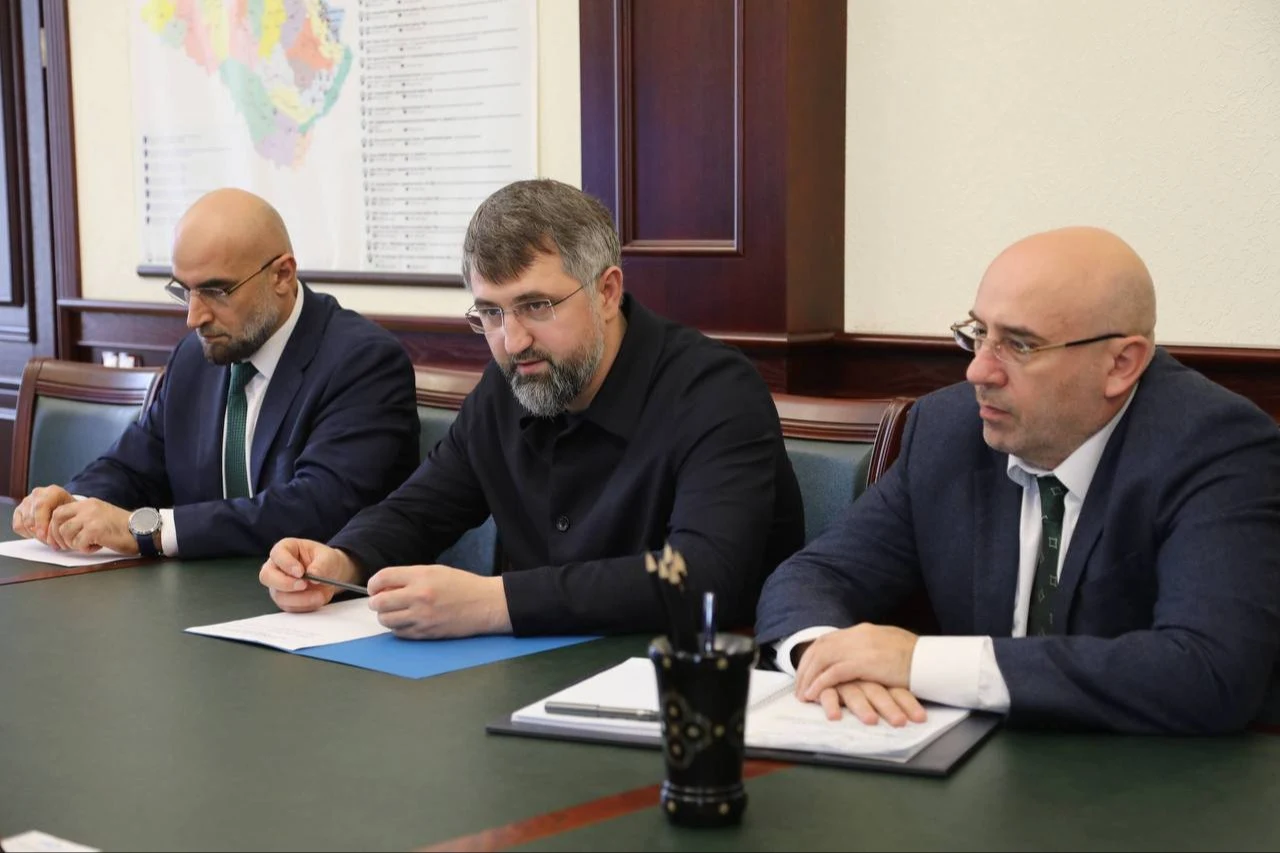Врио премьер-министра Дагестана обсудил с представителями РЭО строительство мусоросортировочных комплексов