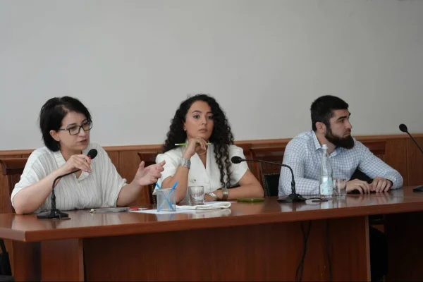 Специалисты ЦУР провели семинар по ведению госпабликов в Каспийске
