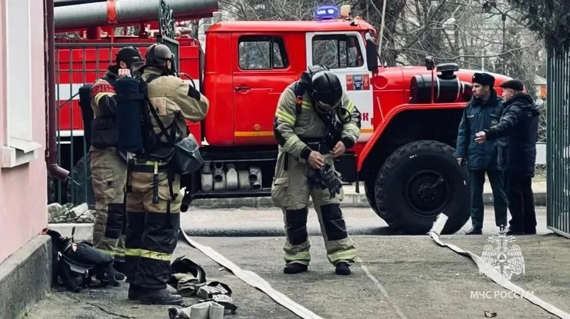 В Дагестане за сутки ликвидировали два пожара: горели база отдыха и многоэтажка