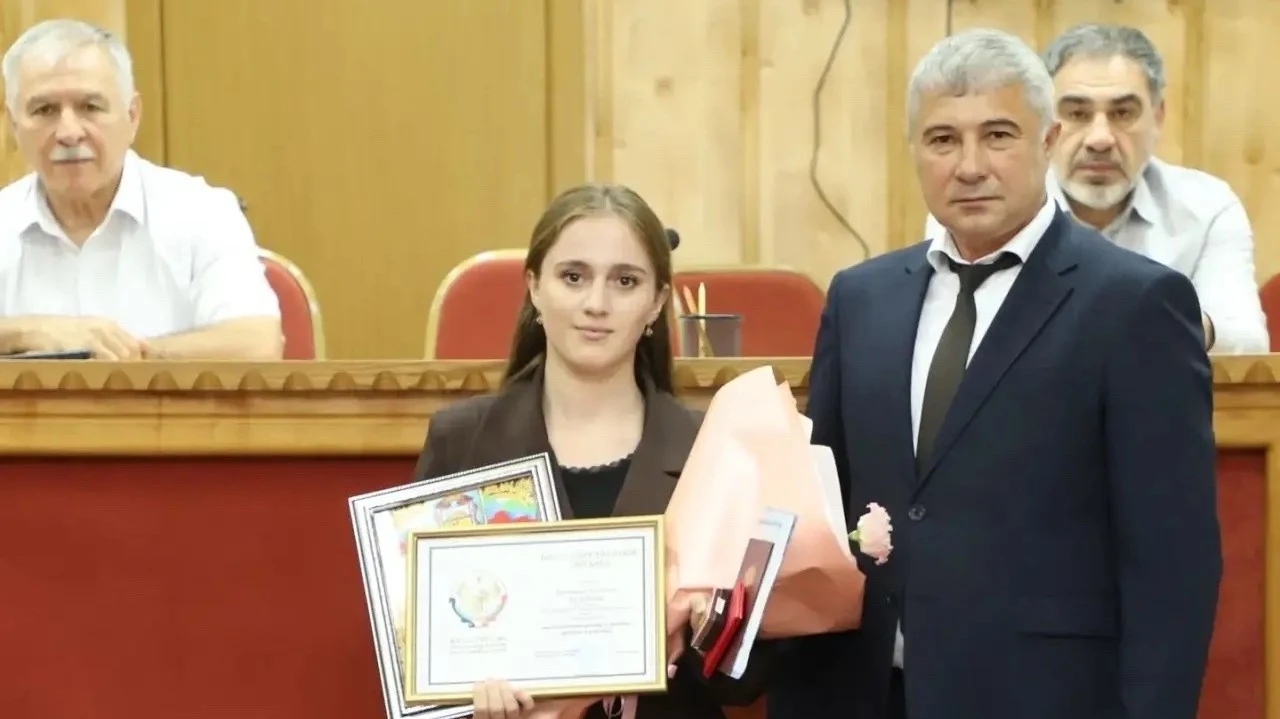 14 выпускников школ Кизлярского района получили медали «За особые успехи в учении»