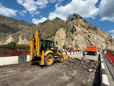 В Гергебильском районе начались ремонтные работы на Красном мосту
