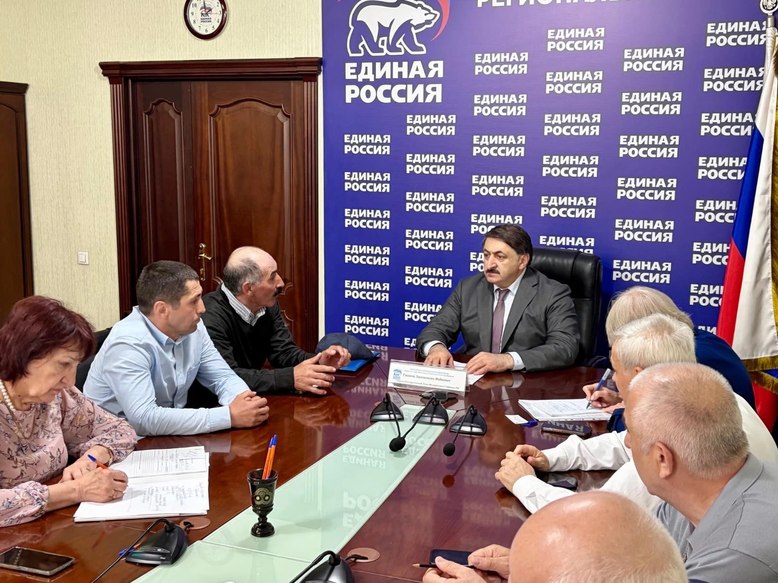 Жители горных районов Дагестана обратились на прием к депутату Госдумы РФ Джамаладину Гасанову