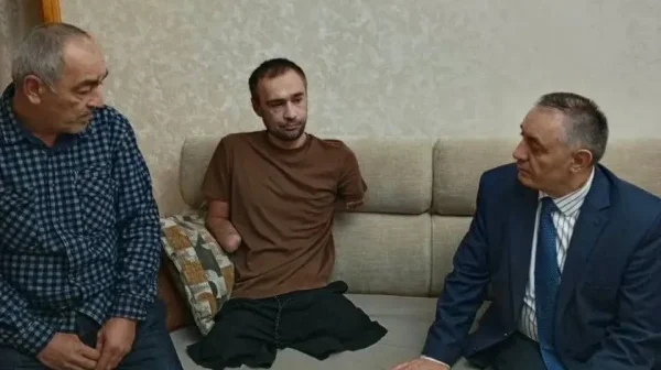 Зампред Абдурахман Махмудов посетил семью ветерана СВО Мурада Гаджиева в Буйнакске