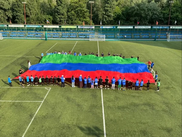 Флаг Дагестана в 300 квадратных метров развернули в День Конституции РД