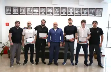 Сажид Сажидов поздравил трехкратных чемпионов мира по муайтай из Дагестана