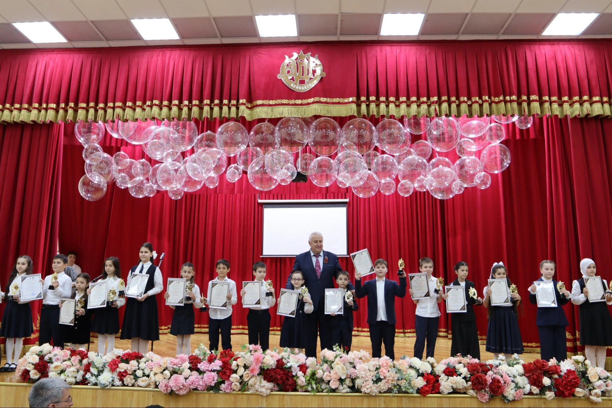 В Буйнакске прошел XVII Слет одаренных детей «Триумф избранных»