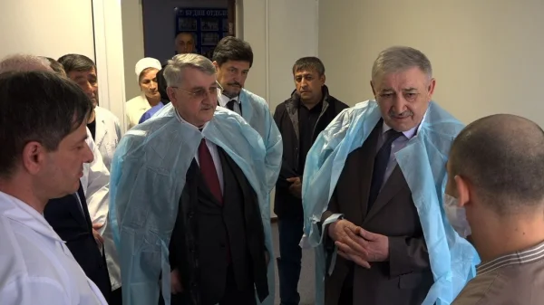 Депутаты Народного Собрания навестили пострадавших врачей