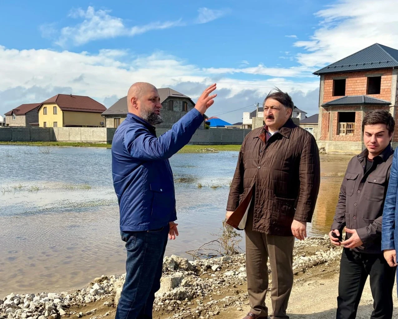 Джамаладин Гасанов проинспектировал пострадавшие от паводков поселки под Махачкалой