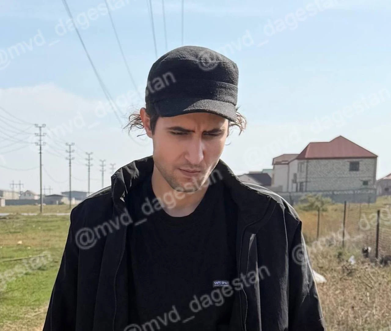 В пригороде Махачкалы у иностранного гражданина изъяли крупную партию наркотиков