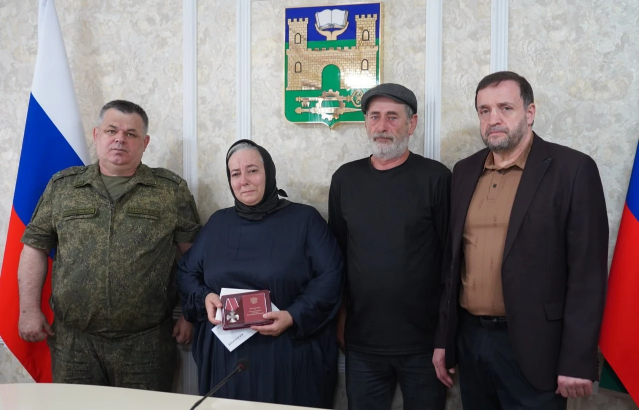 В Хасавюрте передали государственные награды семьям четырех погибших участников СВО