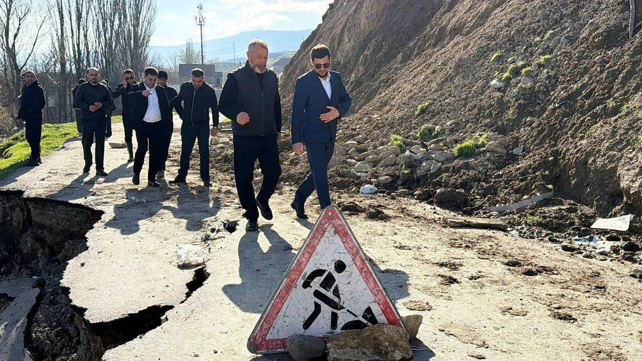 Власти Магарамкентского района проинспектировал ход работ дороги, разрушенной после паводков