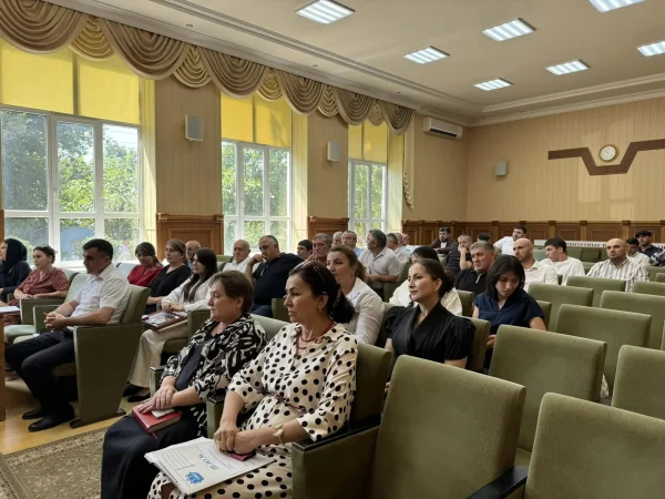 Депутаты Каякентского района чествовали выпускников-медалистов и скорректировали бюджет