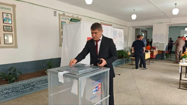 Врип главы Кизилюртовского района проголосовал на парламентских выборах