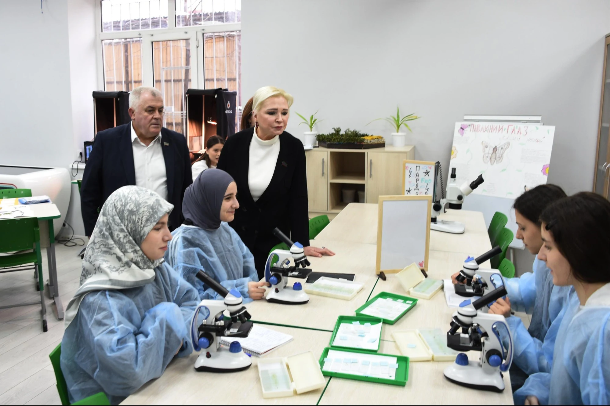 Депутаты НС РД Елена Павлюченко и Мурат Пайзулаев посетили Центр развития талантов «Альтаир»