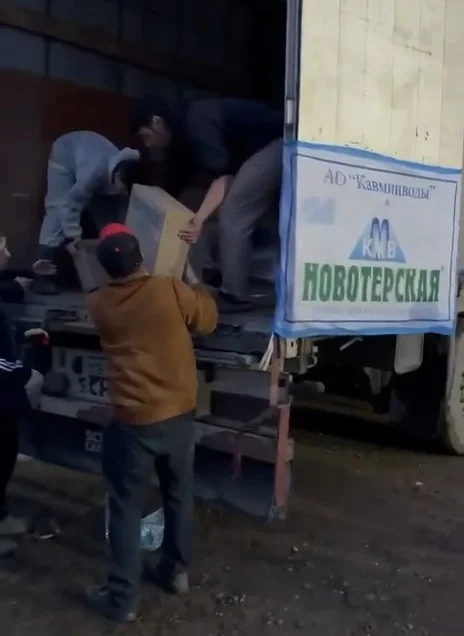 Почти 6 тысяч бутылок воды «Новотерская» прибыло в Дагестан в качестве гумпомощи