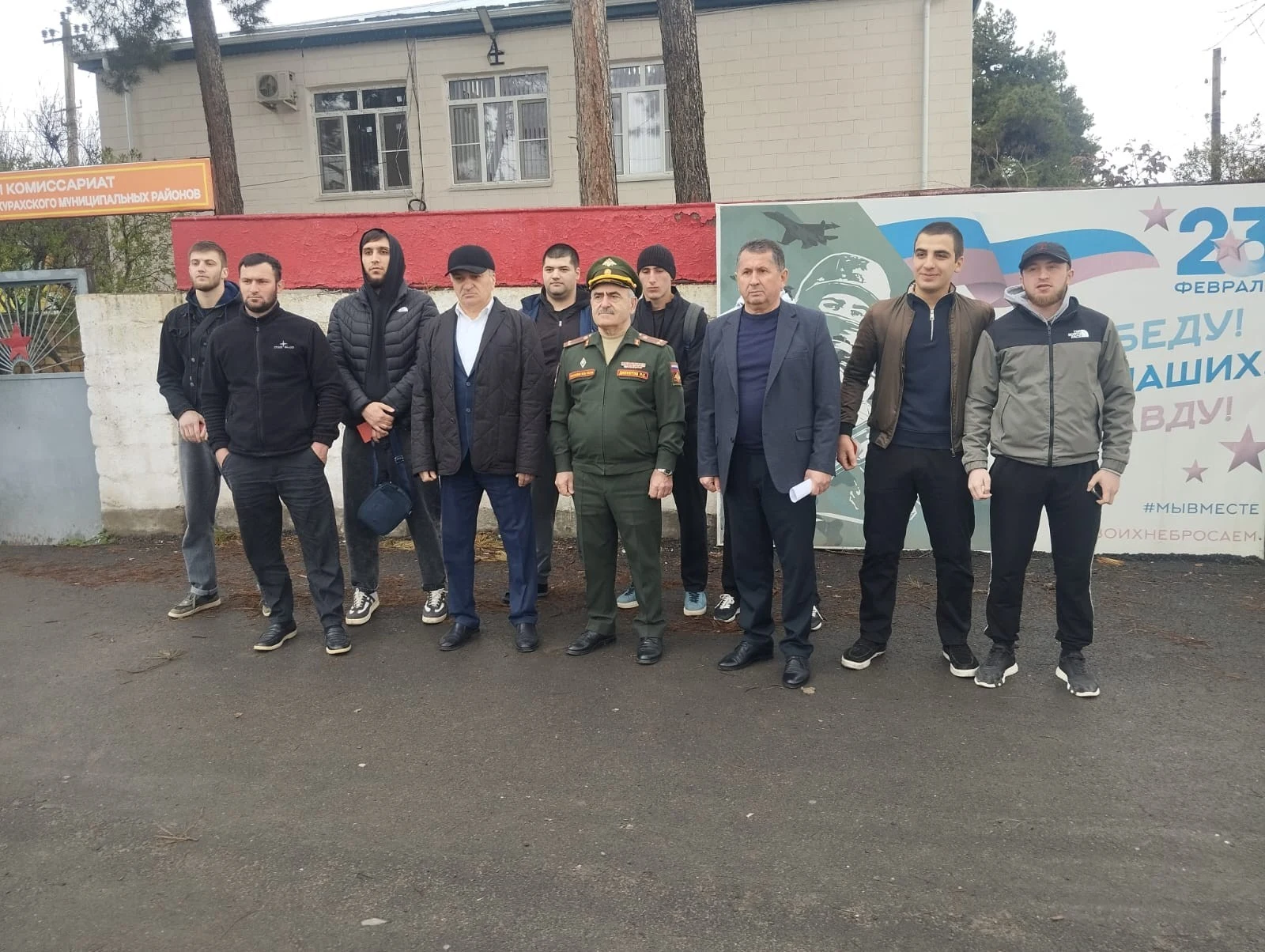 Восемь новобранцев из Сулейман-Стальского района отправились на срочную службу