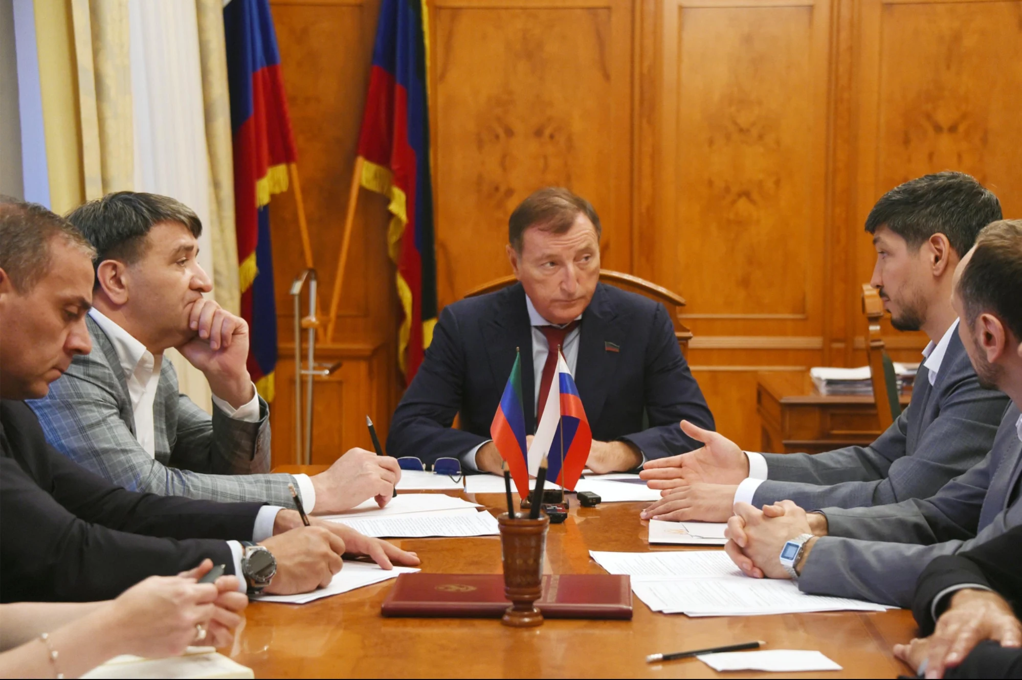 Председатель парламента Дагестана обсудил меры по завершению строительства образовательных объектов