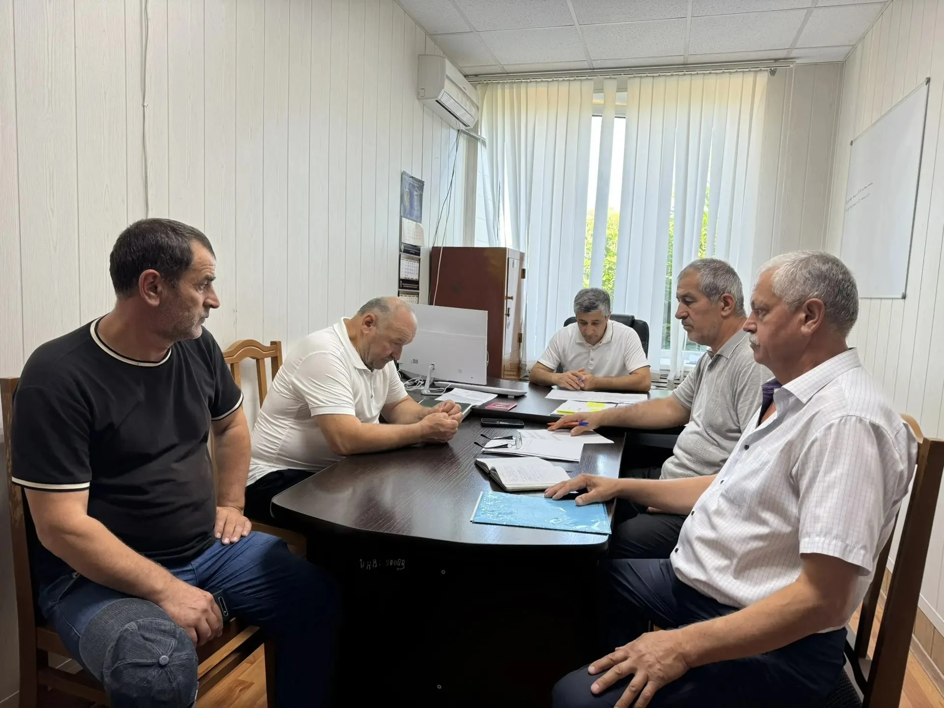 Власти Каякентского района в рамках приема рассмотрели обращения граждан