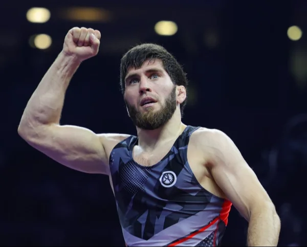 Заур Угуев стартовал с победы на чемпионате России по вольной борьбе