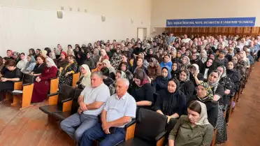 В Карабудахкентском районе обсудили развитие образования и задачи на новый учебный год