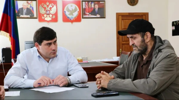 В Кайтагском районе участнику СВО Джамалутдину Нурмагомедову вручили медаль «За отвагу»