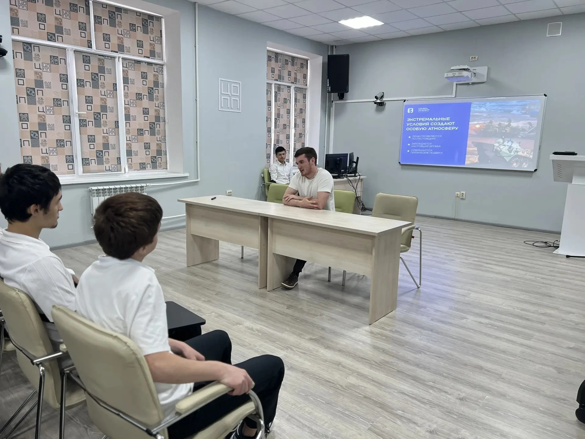 Участник СВО Иса Шахбанов встретился со студентами Технического колледжа в Махачкале