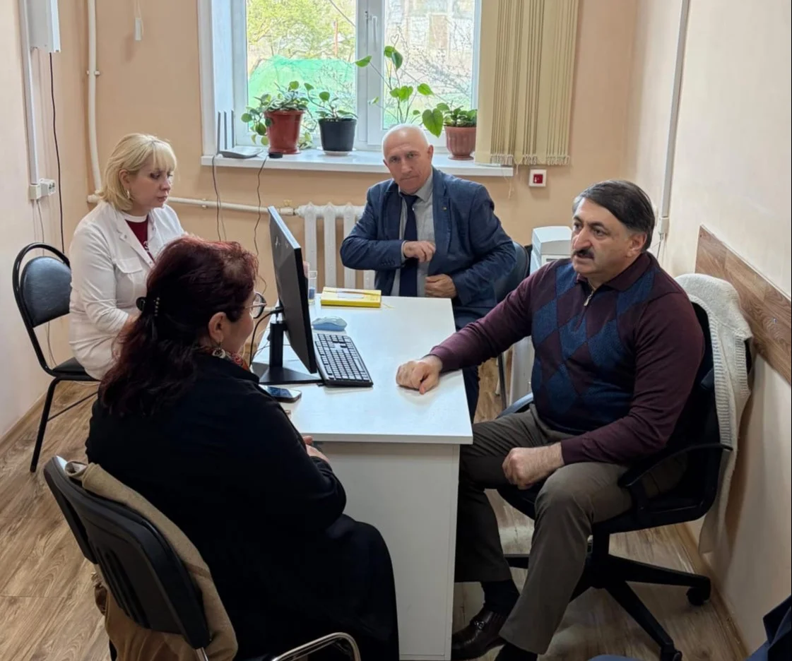 Джамаладин Гасанов взял под контроль обеспечение больницы в Новолакском районе