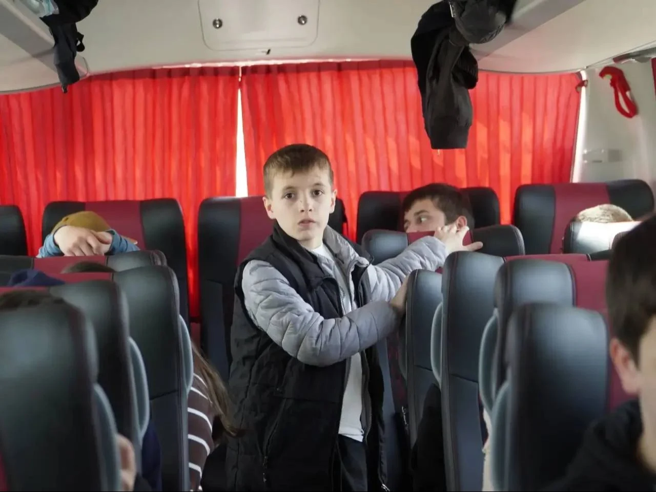 113 детей из пострадавших от паводков районов Дагестана отправились в центр «Вершина» в Северной Осетии