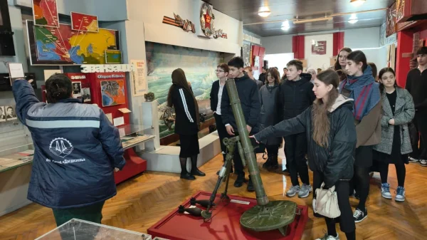 Завод «Дагдизель» проводит серию профориентационных экскурсий для школьников