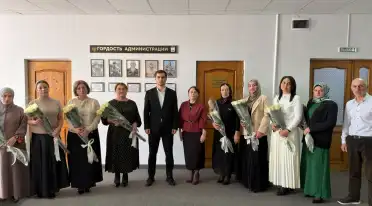 В Южно-Сухокумске поздравили педагогов из семей участников СВО