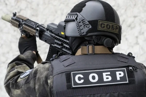 В Дербенте задержали 18-летнего парня за ложное сообщение о минировании торгового центра