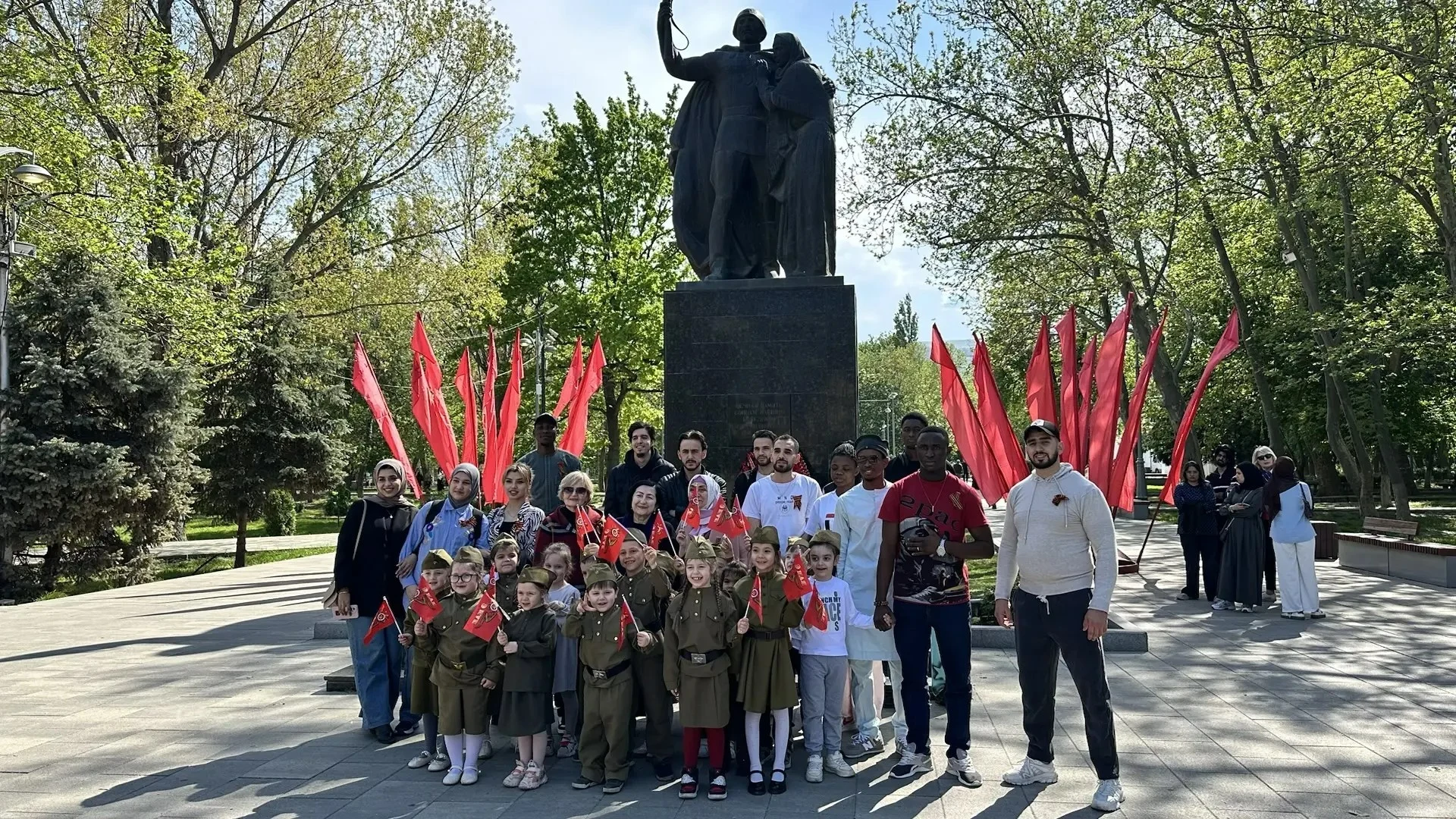 Иностранные студенты в Махачкале почтили память героев ВОВ