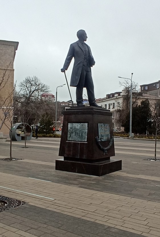 «Тяжеловесная масса вместо искусства» – эксперт раскритиковал современные памятники Махачкалы — фото 9