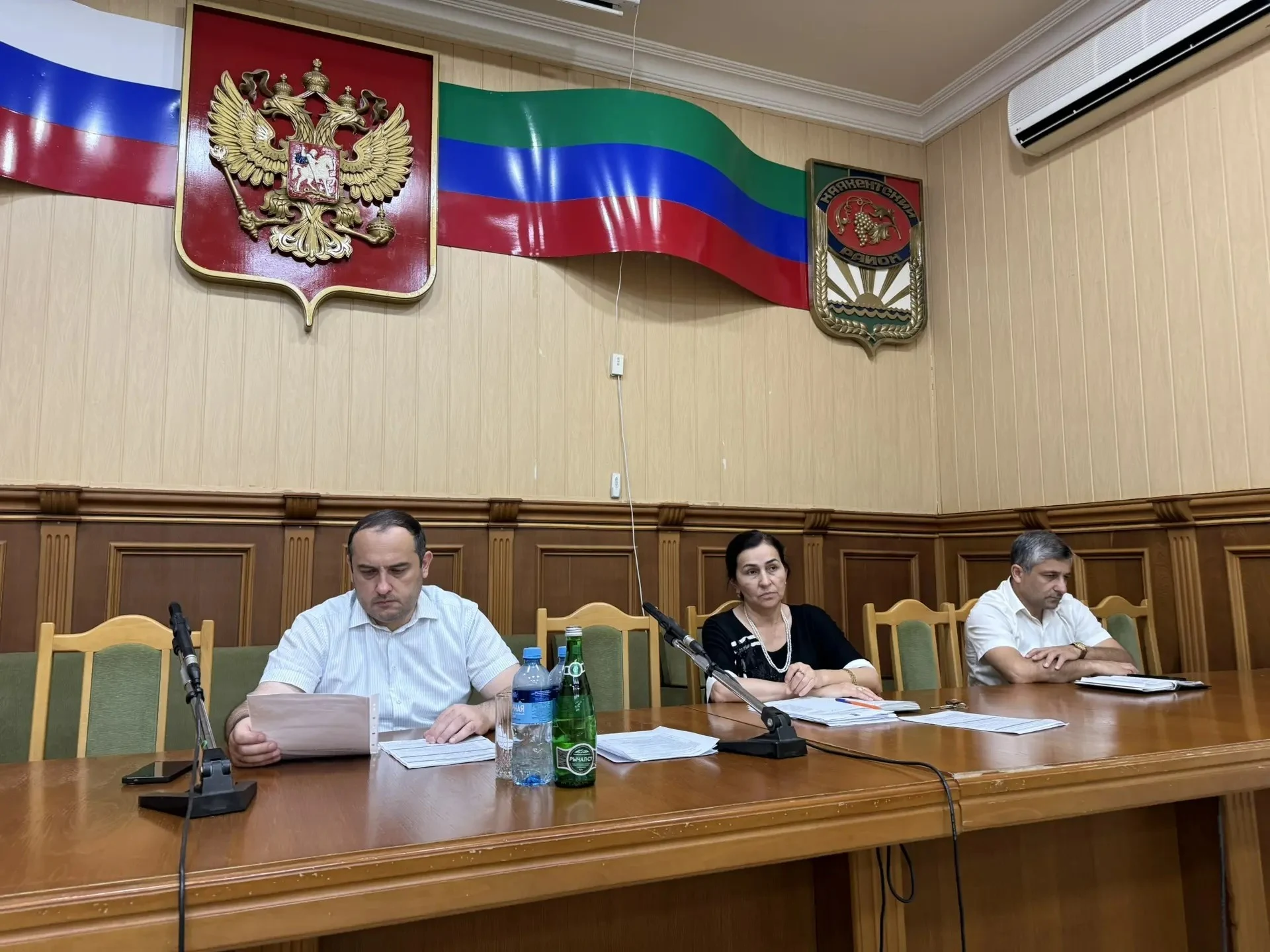 В Каякентском районе провели аппаратное совещание по ключевым вопросам развития муниципалитета