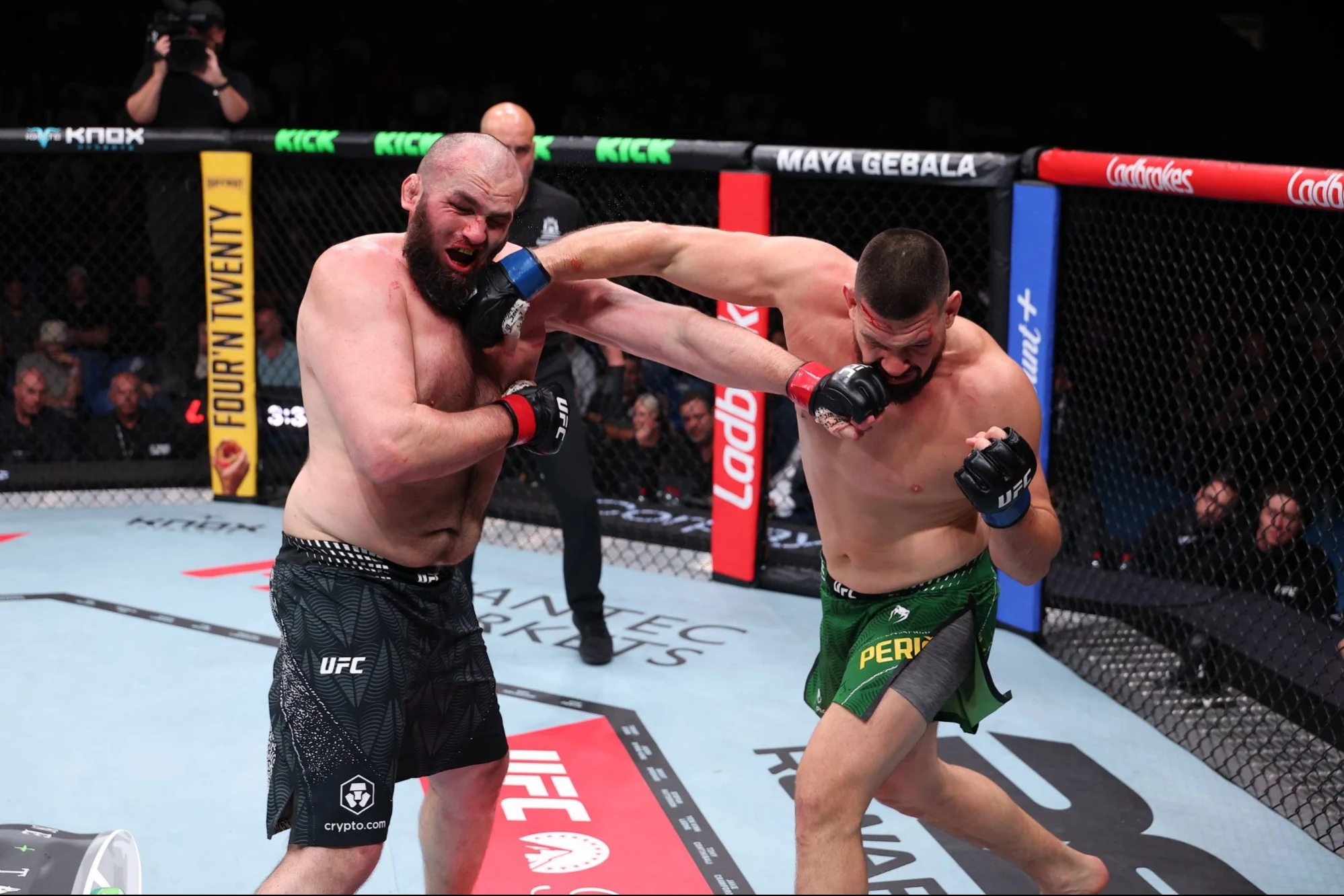 Шамиля Газиева нокаутировали на турнире UFC в Австралии