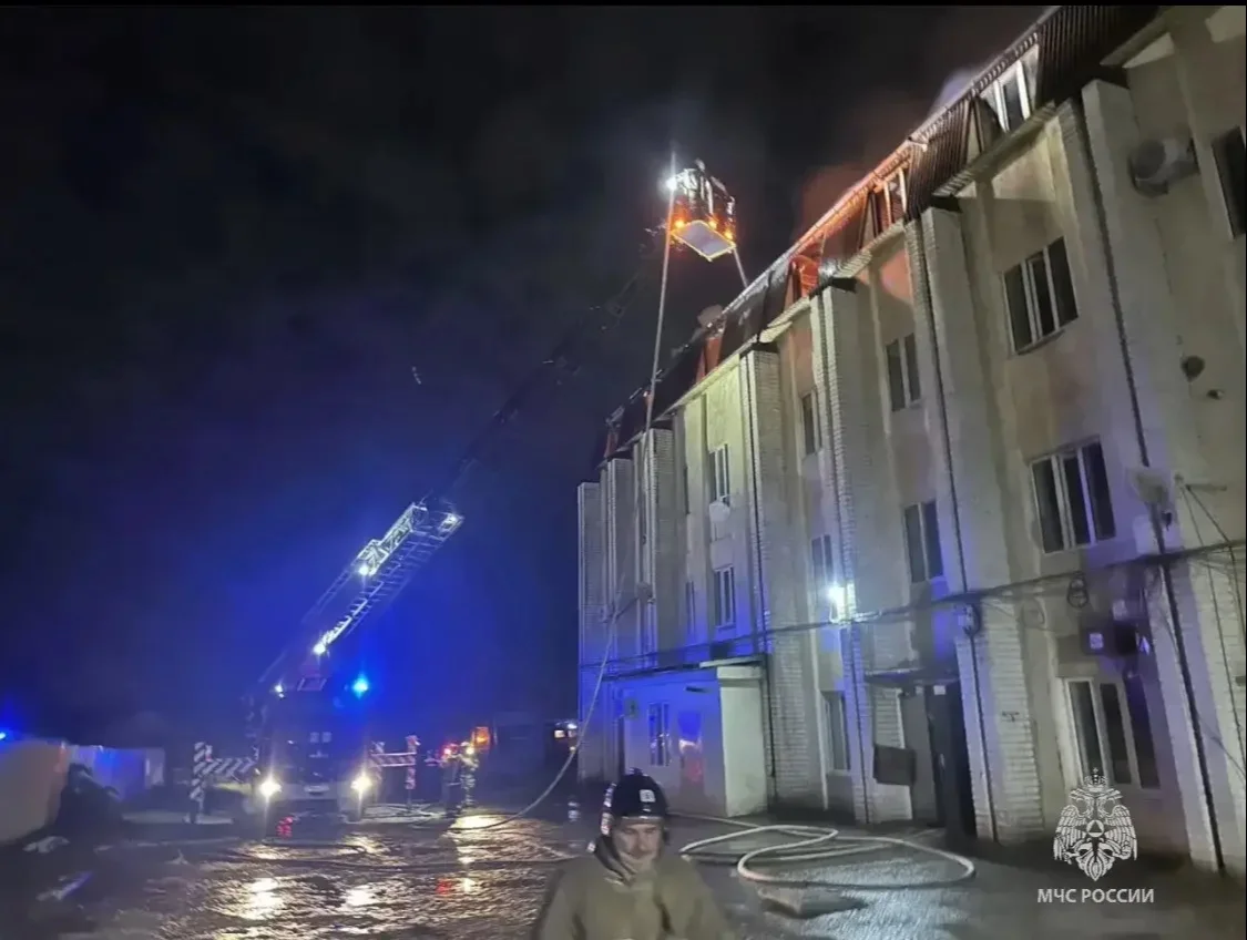 Из горящего многоэтажного дома в Хасавюрте эвакуировали 30 человек